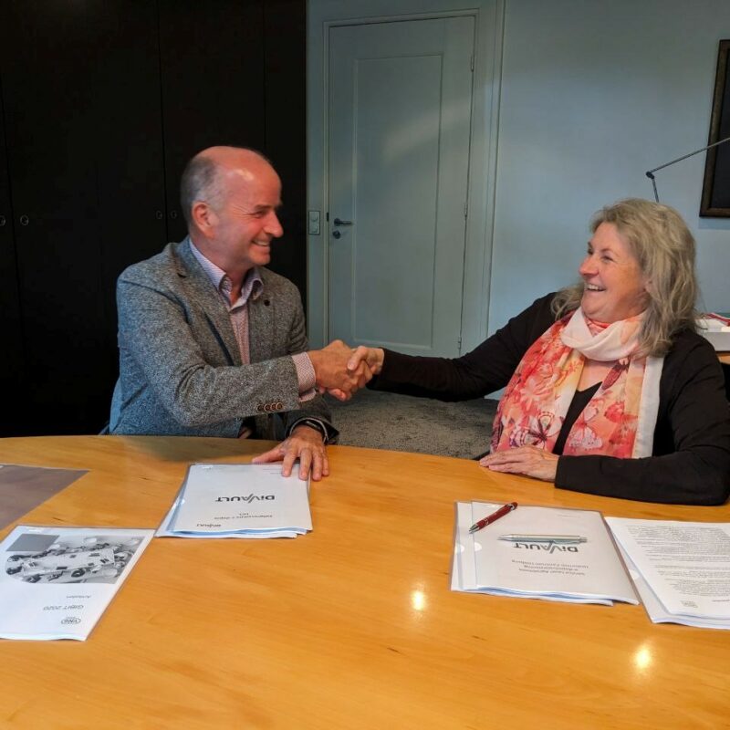 Ondertekening contract HCL DiVault